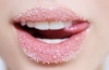 Пилинзи за усни со шеќер и мед